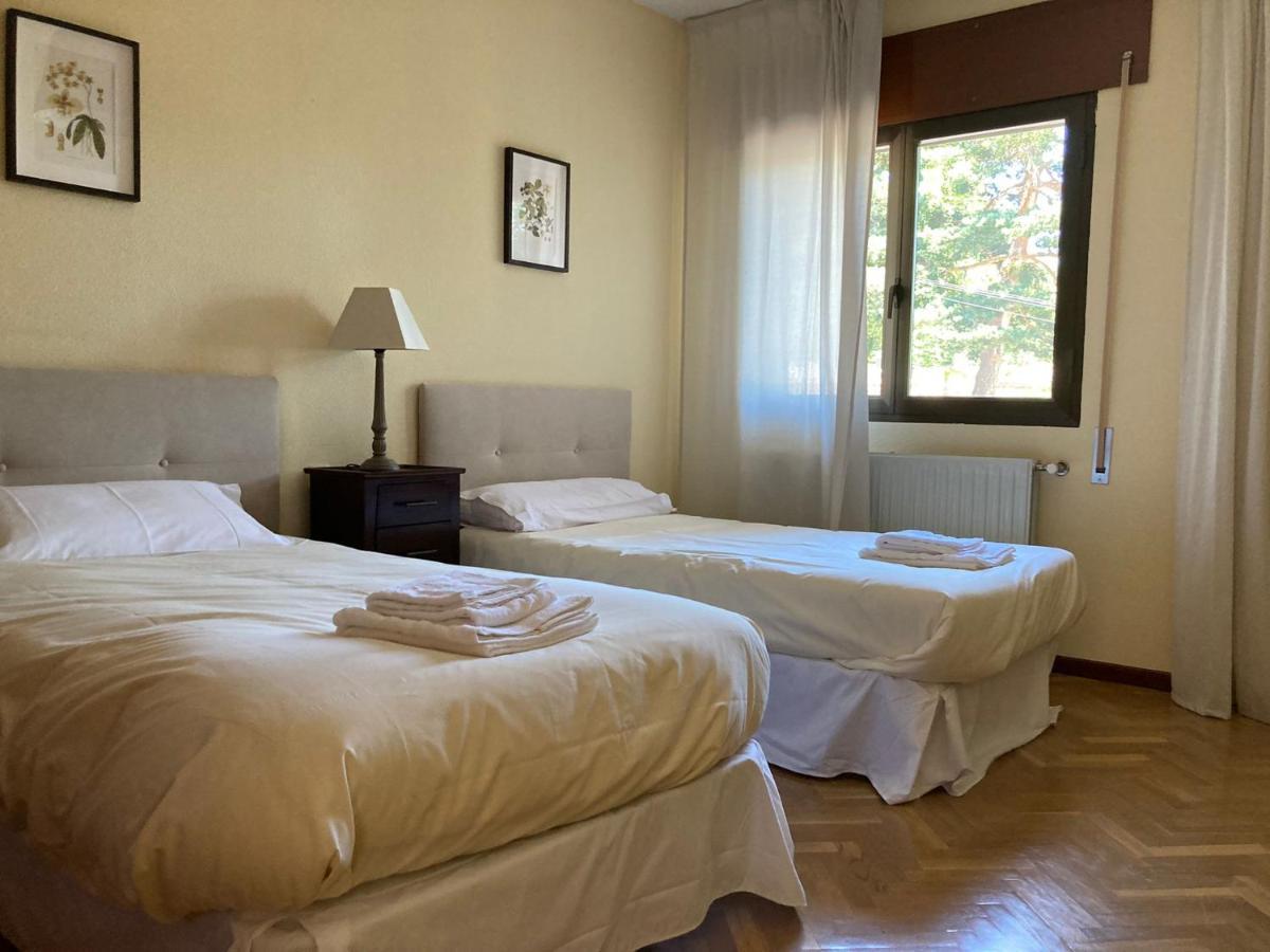 Los Cedros, Gran Chalet Con Piscina Y Apartamento En Navacerrada Luaran gambar