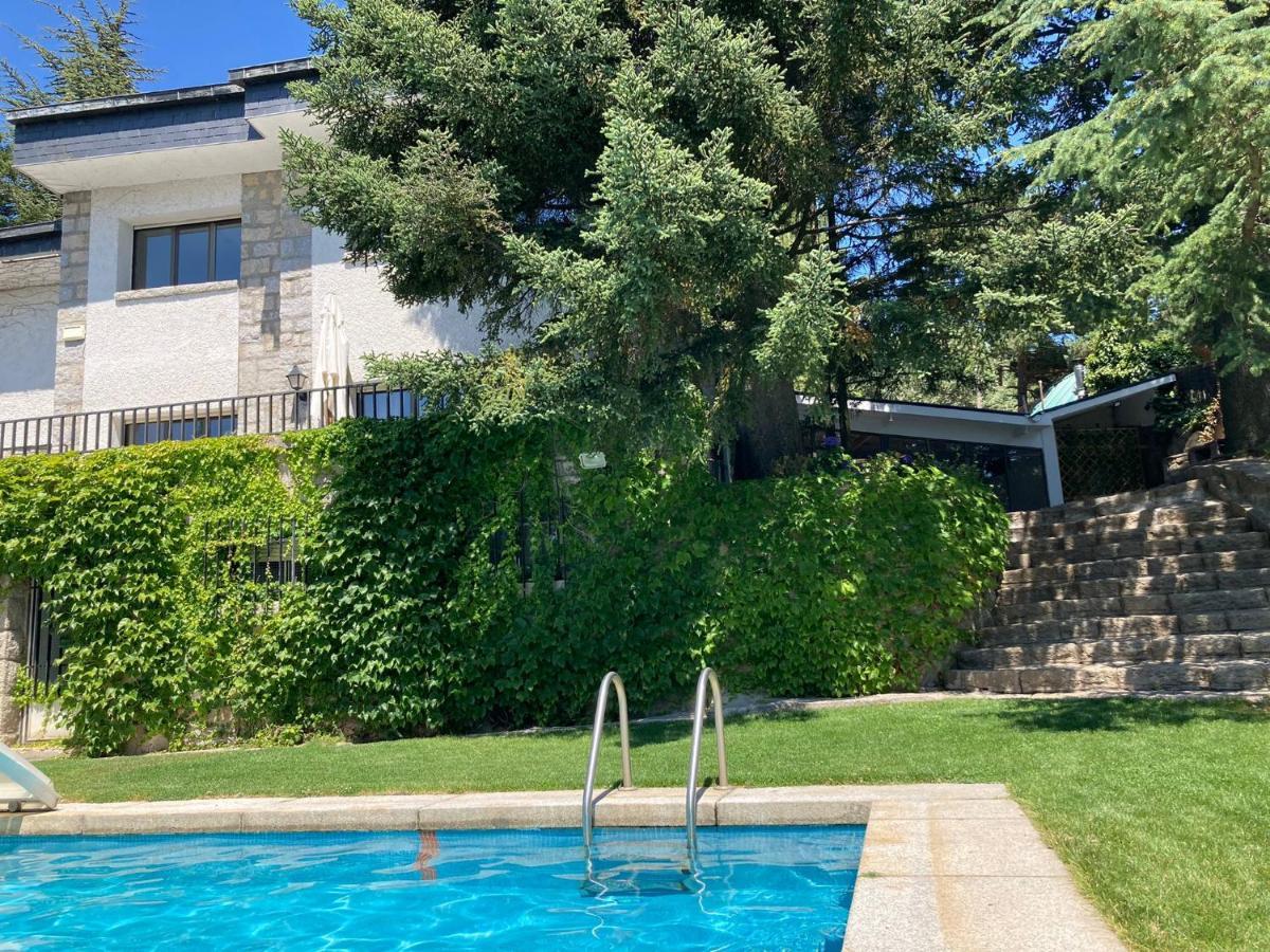 Los Cedros, Gran Chalet Con Piscina Y Apartamento En Navacerrada Luaran gambar