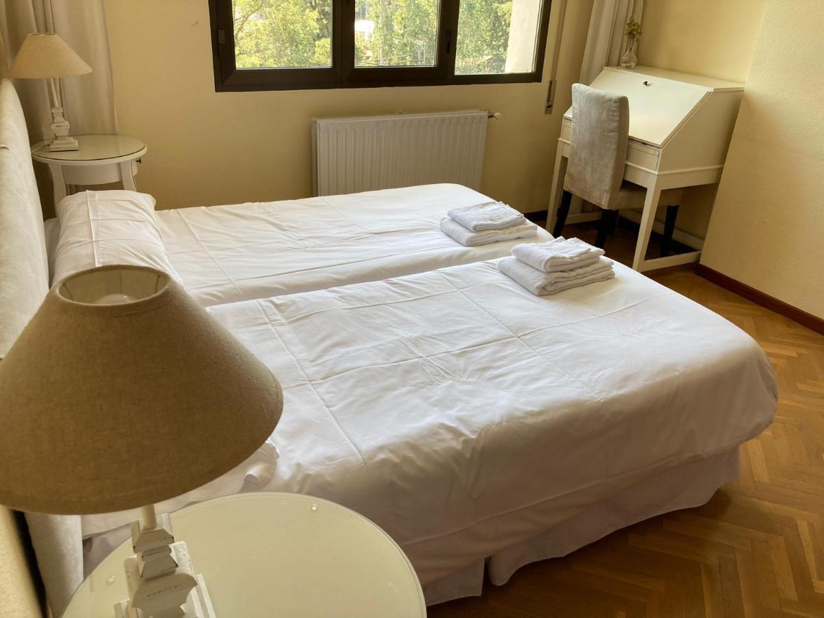 Los Cedros, Gran Chalet Con Piscina Y Apartamento En Navacerrada Luaran gambar
