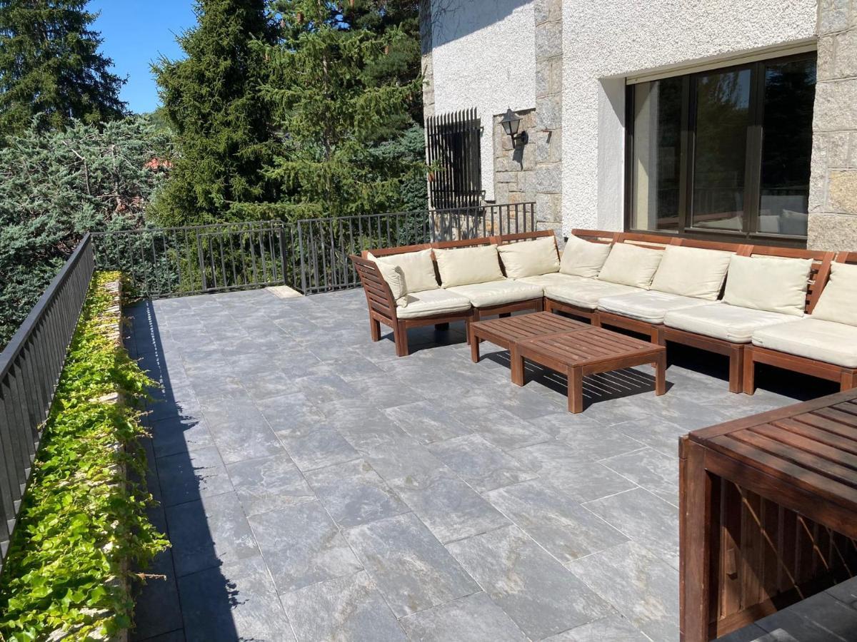 Los Cedros, Gran Chalet Con Piscina Y Apartamento En Navacerrada Luaran gambar