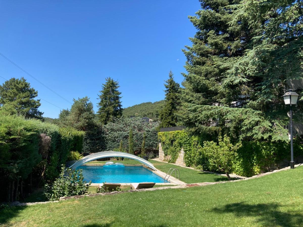 Los Cedros, Gran Chalet Con Piscina Y Apartamento En Navacerrada Villa Luaran gambar