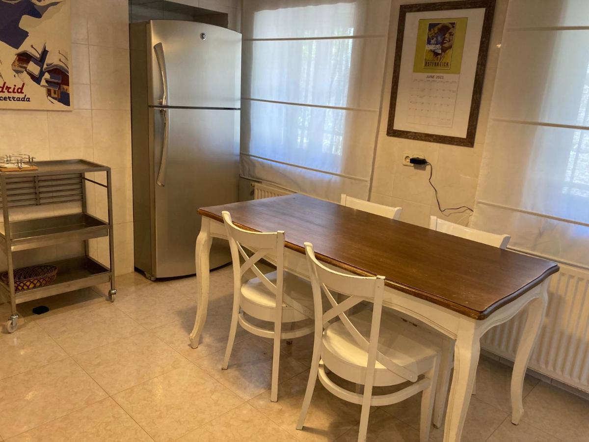 Los Cedros, Gran Chalet Con Piscina Y Apartamento En Navacerrada Villa Luaran gambar