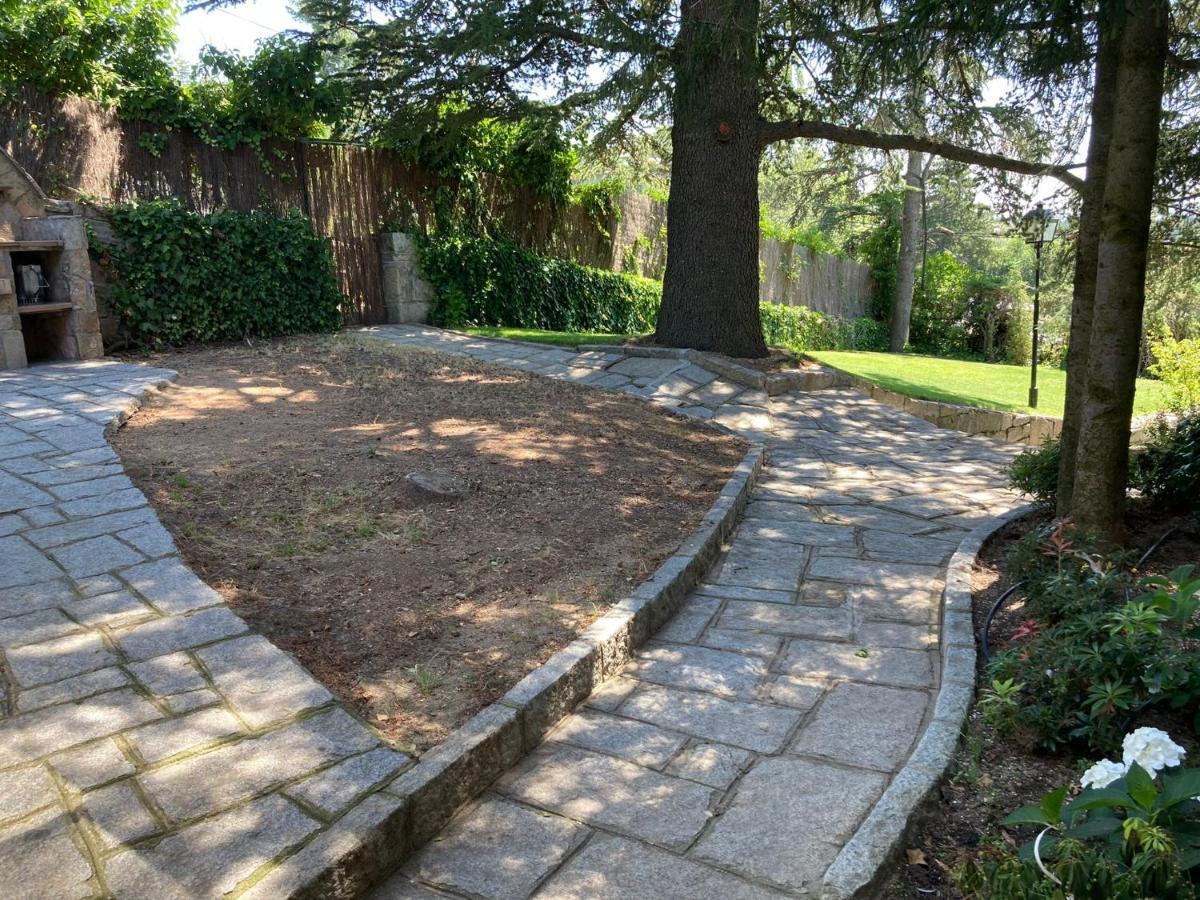 Los Cedros, Gran Chalet Con Piscina Y Apartamento En Navacerrada Villa Luaran gambar