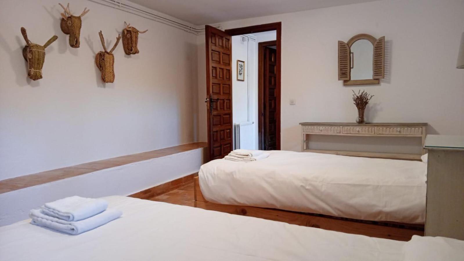 Los Cedros, Gran Chalet Con Piscina Y Apartamento En Navacerrada Luaran gambar